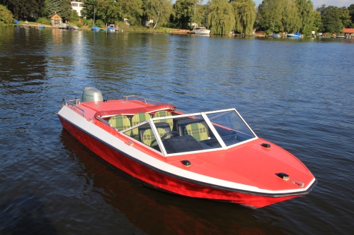 Motorboot Lotos Red mieten bei Bootsvermietung & Bootsverleih Berlin